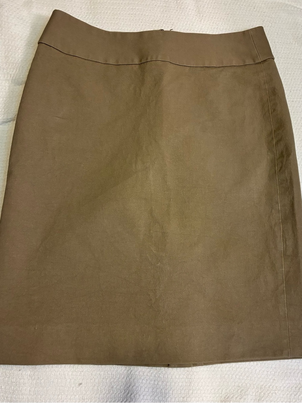 Banana Republic tan pencil skirt, size 6. EUC!